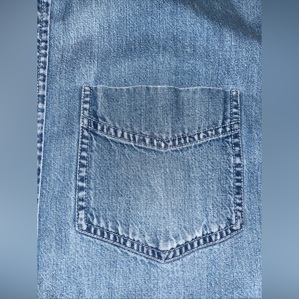 Vintage Gap Jean Distressed Blue Denim Bottom Down Chest Pockets Shirt Sz Medium - Picture 3 of 7